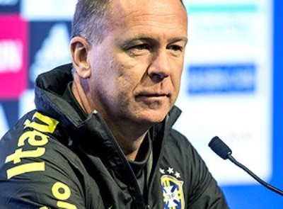 Mano Menezes na coletiva da Seleção -