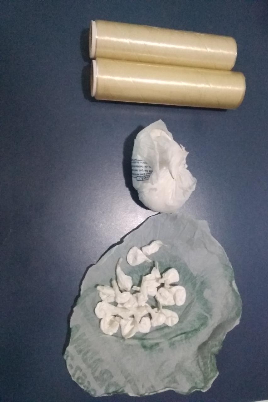 Homem suspeito de vender cocaína no Santos Dumont tenta se esconder em quarto na casa do avô mas acaba preso - Divulgação/Polícia Militar