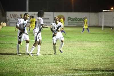 Valdir faz ?dancinha? para comemorar primeiro gol com a camisa do Misto. -