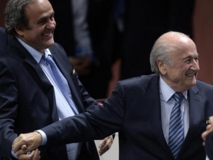 O suíço Joseph Blatter comemora após ter sido reeleito presidente da Fifa - Divulgação/Agência Lusa