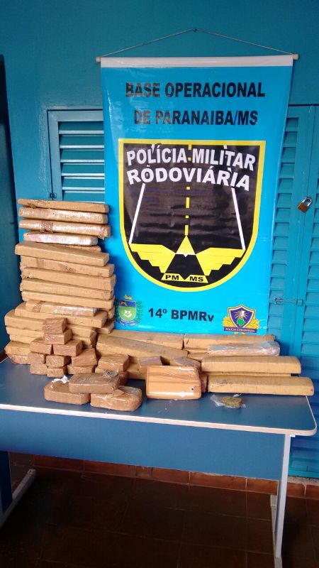 Droga estava distribuída pelo veículo   - Polícia Militar Rodoviária Base Operacional Paranaiba