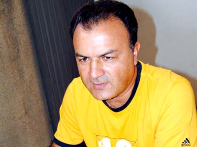 De goleiros a atacantes, técnico Massena (foto) precisa de atletas para todas as posições -