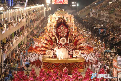 Desfile do Salgueiro, na Sapucaí, promoveu o delírio do grande público no Sambódromo este ano -