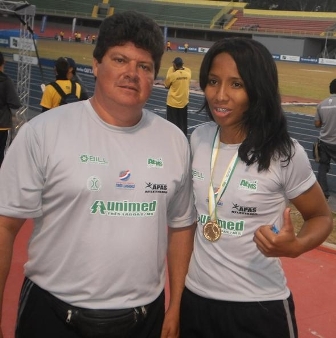 Silvania, com o professor Reynaldo em São Paulo - Silvania, com o professor Reynaldo em São Paulo -