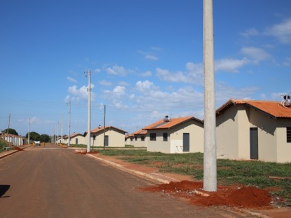 Foram colocados mais de 100 postes nos residenciais “Tia Chica I e II” - Divulgação
