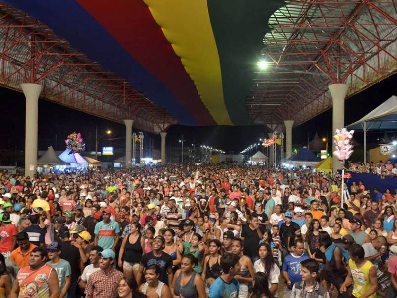 Dez mil pessoas foram para a folia na avenida nesta segunda, 16, no Carnaíba - Divulgação