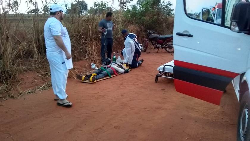 Homem sofre queda de moto na estrada boiadeira e é resgatado em estado grave para o Hospital Auxiliadora - Alfredo Neto/JPNews