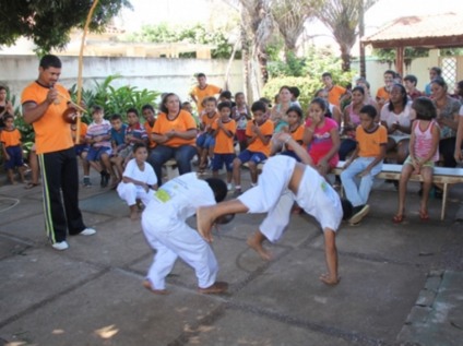 Além disso, o SCFV recebeu 50 uniformes para as apresentações de capoeira - Divulgação