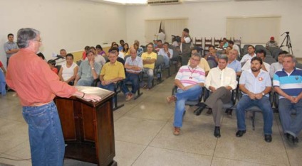 Zeca do PT esteve na ACE, onde expôs principais propostas -