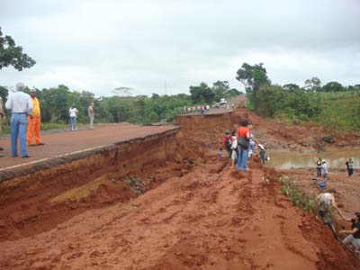 Há uma cratera no km 79 da BR-158 de aproximadamente 60 metros -