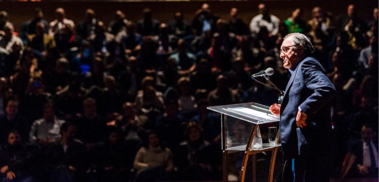 Palestra de Sardenberg leva mais de mil pessoas ao Centro de Convenções Rubens Gil de Camillo