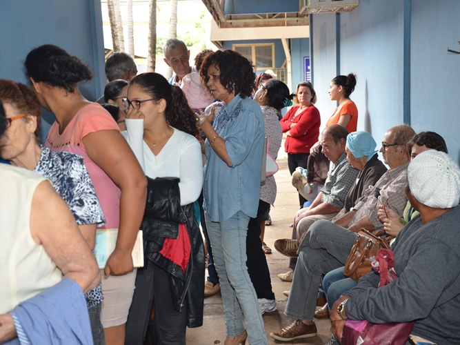 Postos de saúde amanheceram lotados nesta quarta-feira - Claudio Pereira/JP