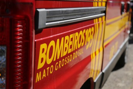 De acordo com o Corpo de Bombeiros, os amigos estavam na calçada de um supermercado - Arquivo/JPNEWS
