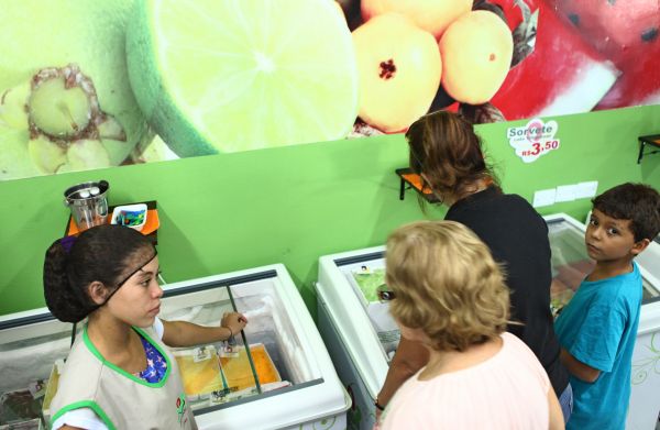 Sorveteria aberta em dezembro de 2013, o clima quente e também do mercado -