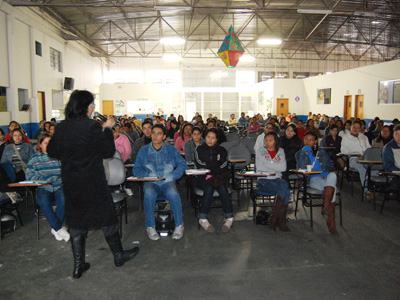 Na primeira etapa do programa os alunos recebem qualificação social -