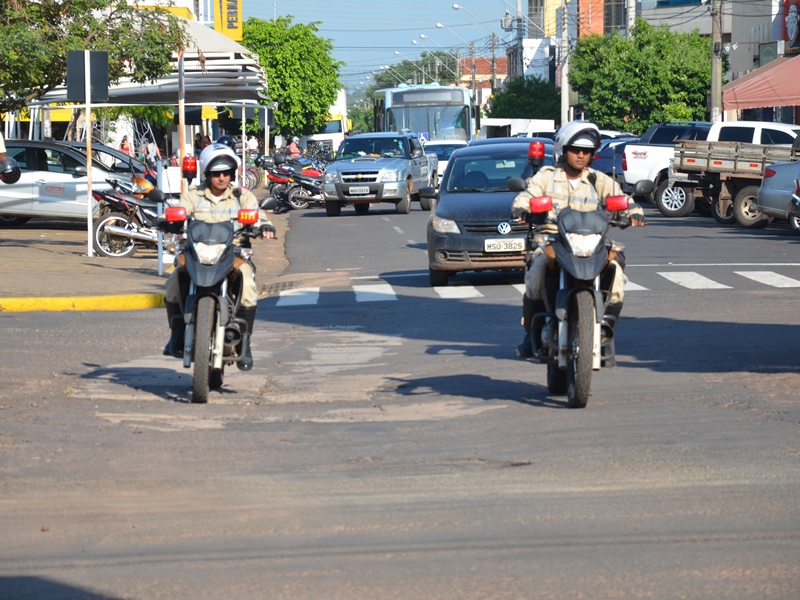 Autuações a motoristas infratores são aplicadas por agentes da secretaria e por policiais militares - Claudio Pereira/JP