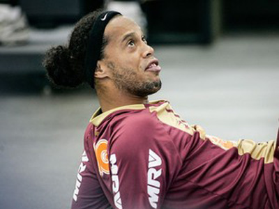 Ronaldinho acertou com o Galo dias após deixar o Fla -