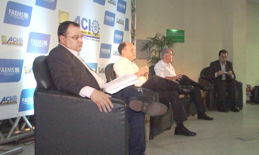 Encontro de candidatos foi realizado quinta-feira para 300 pessoas - Reprodução/TVC Encontro de candidatos foi realizado quinta-feira para 300 pessoas - Reprodução/TVC