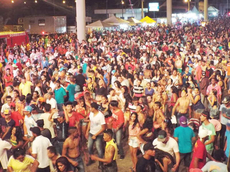 Multidão lotou praça do Carnaíba no encerramento do Carnaval 2016  - Roberto Chamorro/JP