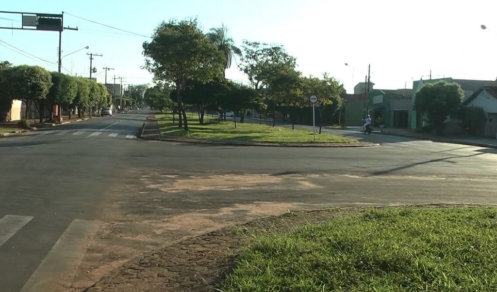 Avenida Eloy Chaves, no bairro Vila Nova, em Três Lagoas, sem fluxo de veículos no feriado de sexta (14) - Mateus Siqueira/TVC