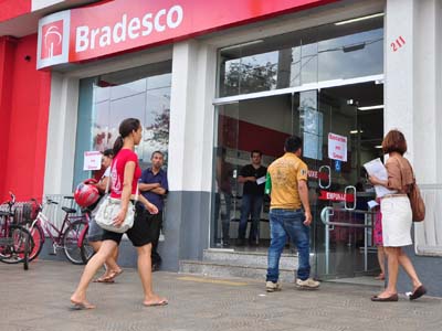 A greve começou no dia 27 de setembro e chegou a paralisar 9.254 agências - A greve começou no dia 27 de setembro e chegou a paralisar 9.254 agências -