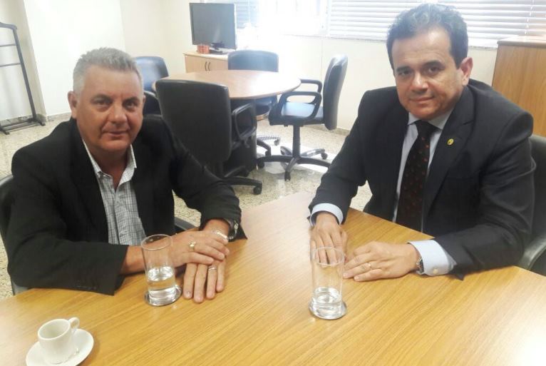 Prefeito Ângelo Guerreiro e o gerente da Secretaria de Governo, Guilherme Ferreira Silva - Arquivo/JPNEWS