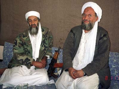 Osama bin Laden ao lado de seu braço direito, Ayman al Zawahiri, egípcio que deve substituí-lo na Al Qaeda -