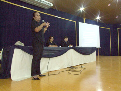 A gestora Ivone Azevedo com a palestra ?A educação no Contexto Prisional-Trajetórias e Concretudes?. -