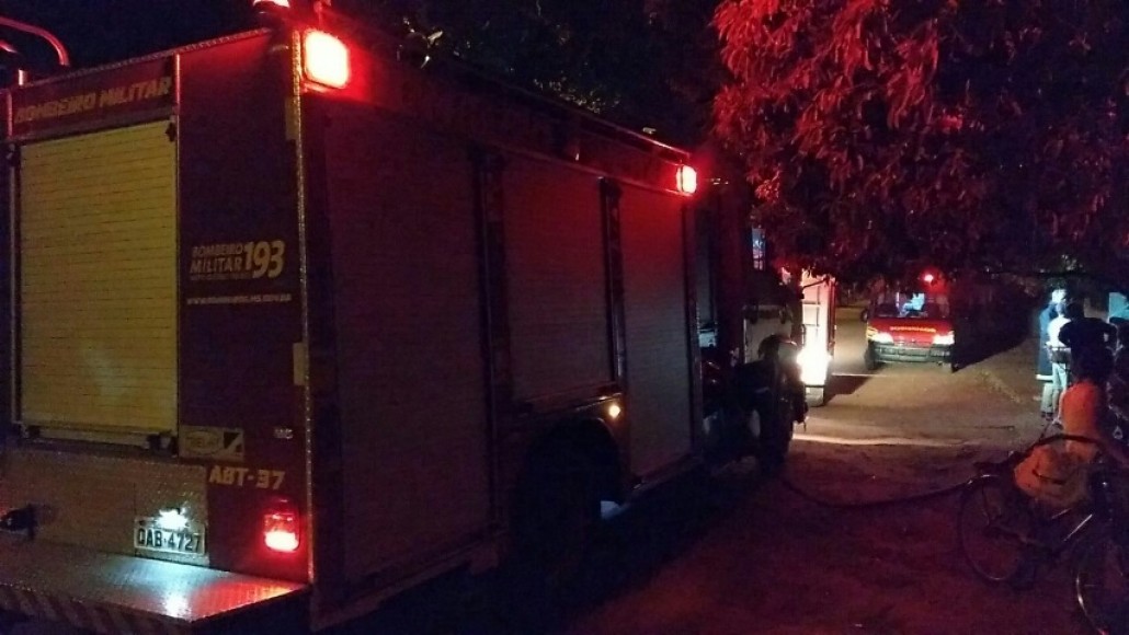 Segundo a vítima, todos os móveis foram destruídos pelas chamas - Arquivo/JPNEWS