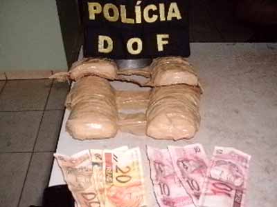 Droga estava amarrada nas pernas da passageira menor de idade -