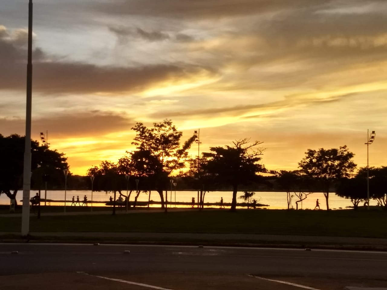 Lagoa Maior, ponto turístico na área central de Três Lagoas, e cenário do calorão - Tatiane Simon/JPNEWS