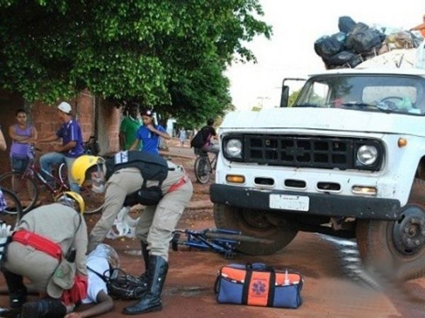 Acidente aconteceu no cruzamento da avenida Eulenir de Oliveira Lima com a rua Julieta Cezar de Lima, em Nova Andradina -