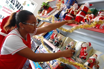 Comerciantes preparam lojas para o atendimento de Natal -