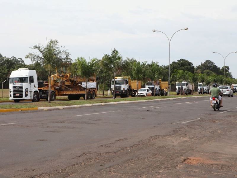 Maquinários pesados chegaram na manhã de ontem a Três Lagoas - Elias Dias