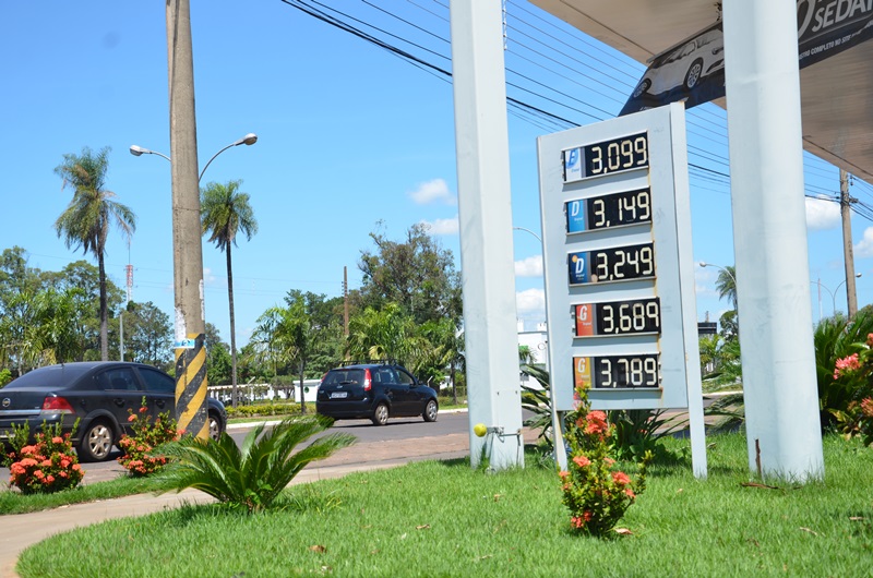 No início de janeiro, preço médio da gasolina passou de R4 3,809 para R$ 3,840 em média - Claudio Pereira No início de janeiro, preço médio da gasolina passou de R4 3,809 para R$ 3,840 em média - Claudio Pereira