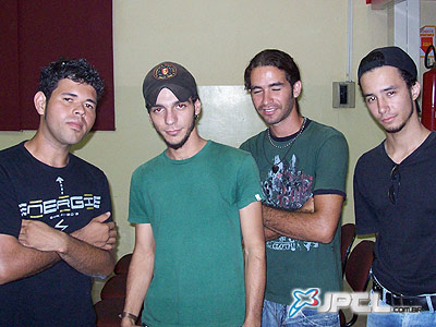 Integram a Banda Desperta: Sadir (vocalista), Wilson (bateria), Cleiton (guitarra) e Ernani (baixo) -