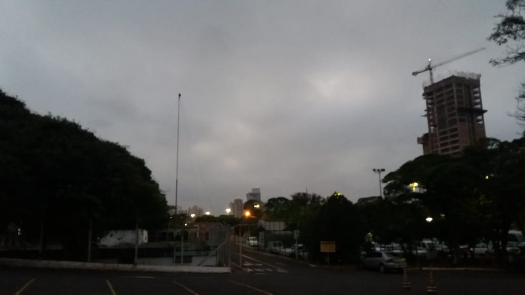 Em Campo Grande, o dia amanheceu nublado e a temperatura já começou a cair nesta segunda - Dayanne Faquetti