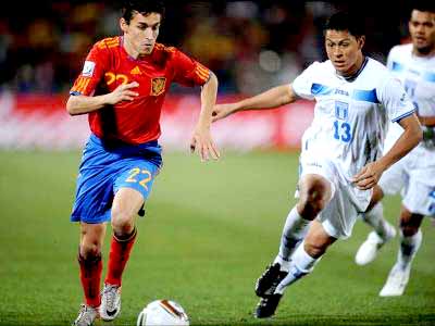 Navas tenta jogada na partida diante de Honduras -