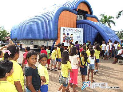 Apresentações teatrais e cinematográficas começaram ontem (26) com a presença de grupos previamente agendados - Apresentações teatrais e cinematográficas começaram ontem (26) com a presença de grupos previamente agendados -