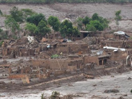 Rompimento da Barragem de Fundão, da mineradora Samarco, devastou o distrito de Bento Rodrigues, em 5 de novembro - Divulgação/Antônio Cruz - Agência Brasil