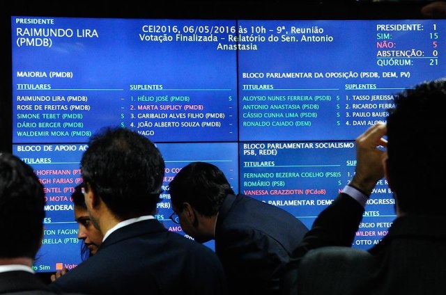 Placar mostra votos de Simone Tebet e Waldemir Moka, entre os 13 senadores que aprovaram o relatório - Marcos oliveira/agência senado Placar mostra votos de Simone Tebet e Waldemir Moka, entre os 13 senadores que aprovaram o relatório - Marcos oliveira/agência senado