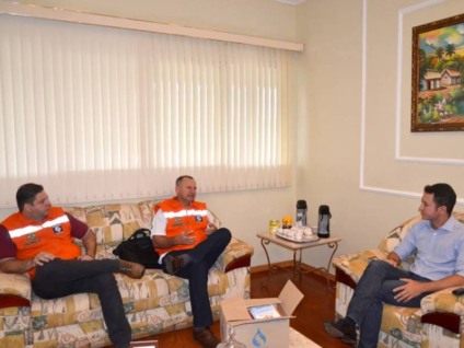 O vice-prefeito Fredson Freitas recebeu o tenente Jéferson Aparecido Albuquerque, da coordenadoria estadual de Defesa Civil - Divulgação
