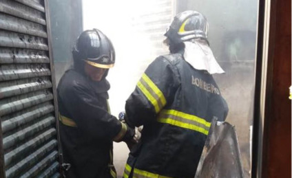 Chamas eram muito fortes e bombeiros tiveram dificuldades - Divulgação/PM