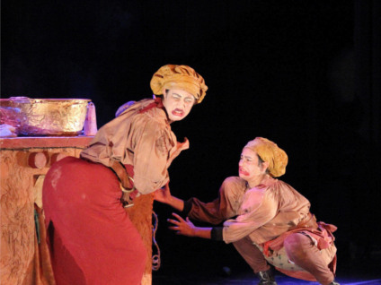 Espetáculo teatral infantil conta a história de duas palhaças-cozinheiras, Chica e Olga - Divulgação