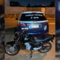 Moto estava sem placa de identificação e foi apreendida.