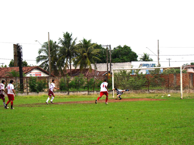 Trannin bate o penalti e marca o seu no empate em 2 a 2 de Aden e Arapuá -