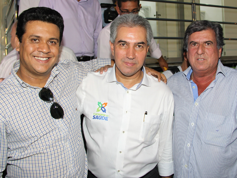 Secretário de Saúde, Luciano Silva; governador, Reinaldo Azambuja; e prefeito Robinho Samara durante o lançamento do programa - Divulgação