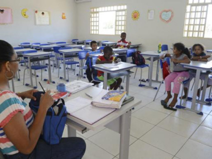 Cresce número de crianças com mais de 4 anos na escola