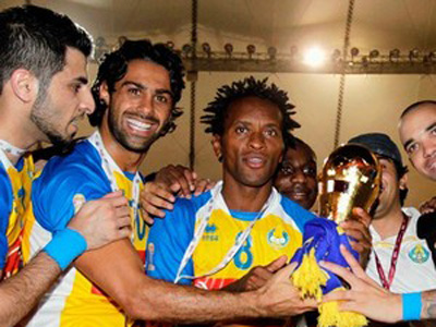 Zé Roberto comemora título do Qatar no Al Gharafa: reforço do Grêmio em junho -