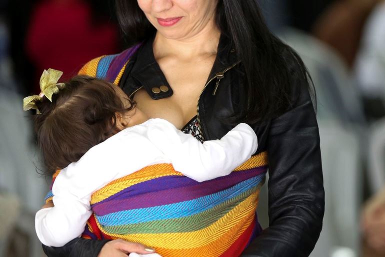 Médicos e especialistas em saúde infantil repetem que nada é mais importante a um bebê do que sua alimentação com leite materno nos primeiros seis meses de vida - Arquivo/JPNews